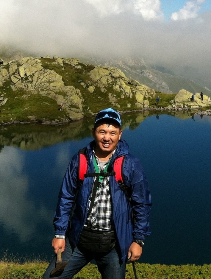 伟德国际1949始于英国创新论坛第一千八百三十八讲：Tectonic evolution of the high-and ultrahigh-pressure (HP-UHP) metamorphic complexes, Kyrgyz Tianshan Mts.