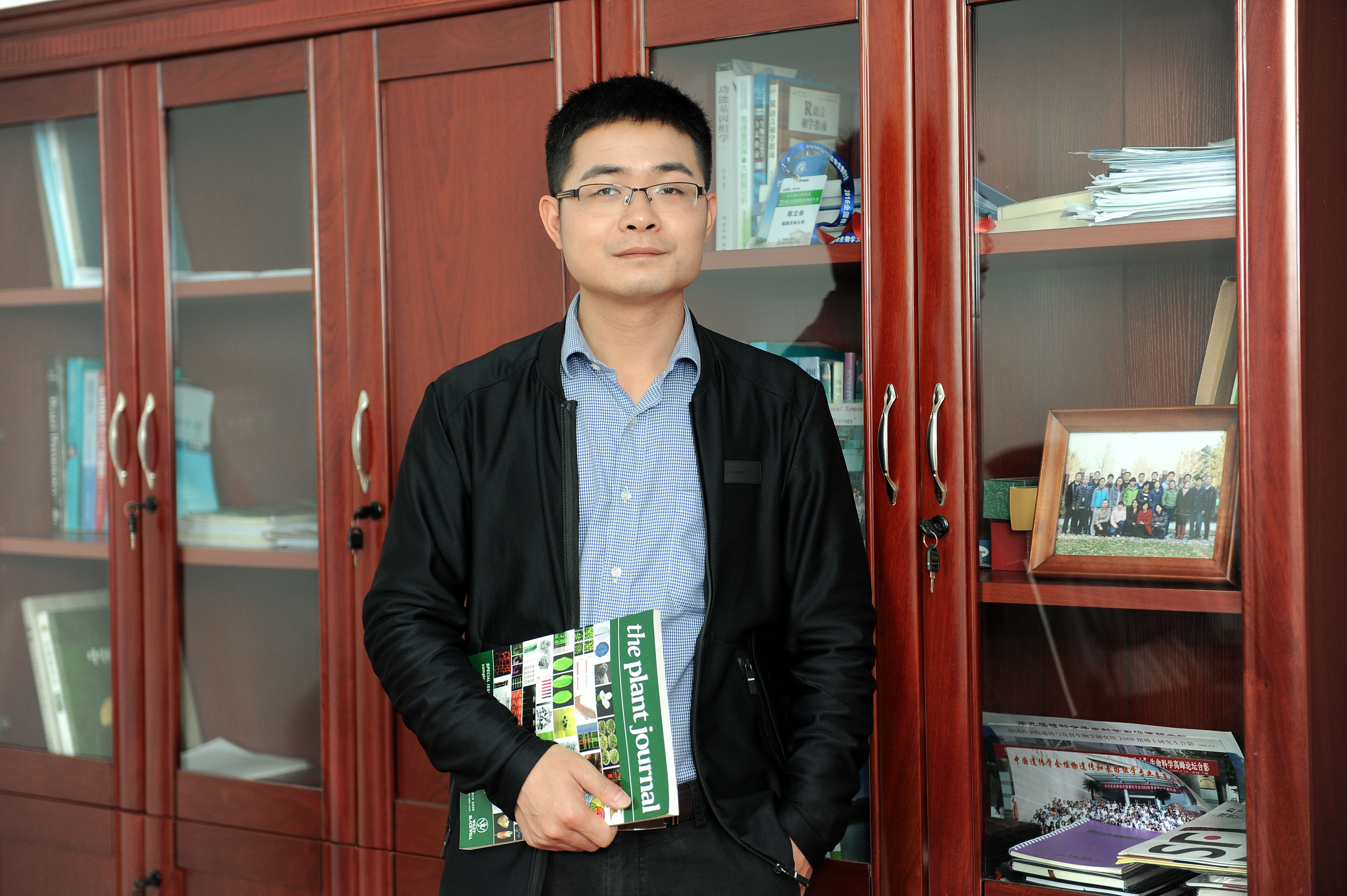 伟德国际1949始于英国创新论坛第一千四百二十七讲：探索植物生殖与驯化的秘密—从模式植物到水果作物