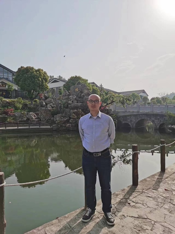 伟德国际1949始于英国创新论坛第一千八百三十一讲：引力的宇称对称性检验